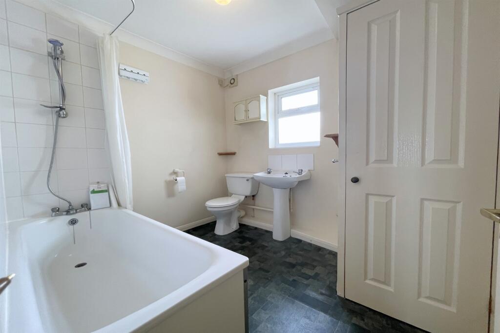 Bathroom+with+shower