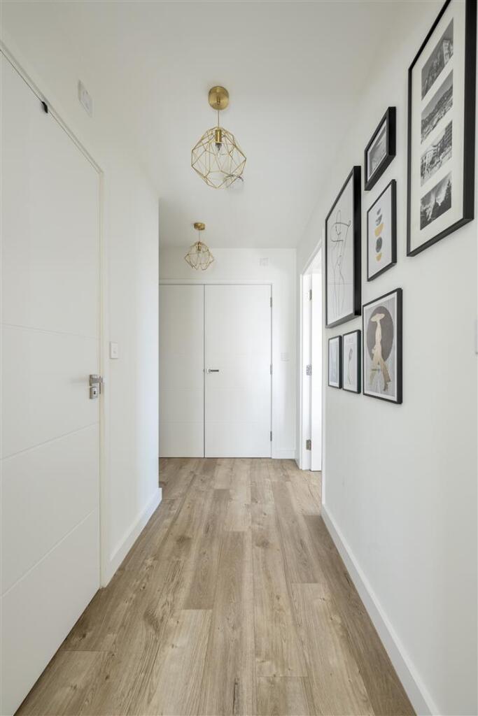 Merriam Close, E4