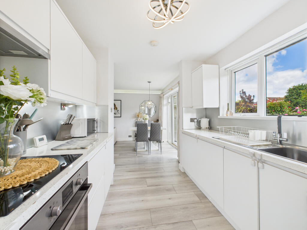 CAM02909G0-PR0458-STILL019