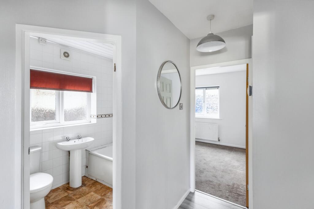 19 Lodge Gate Close, Denholme, Bradford, BD13 4ED