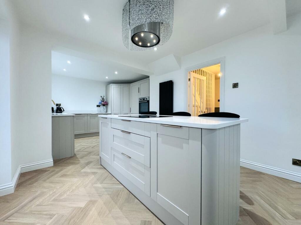 KITCHEN/DINER/SITTING ROOM
