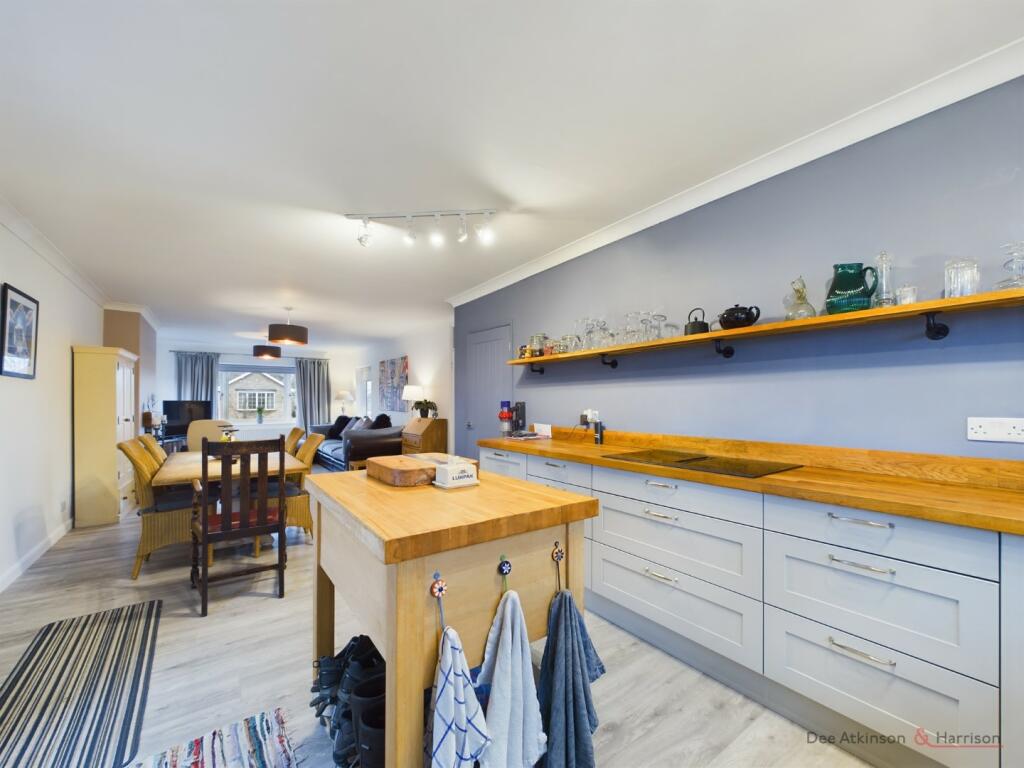 Lounge/Dining/Kitchen