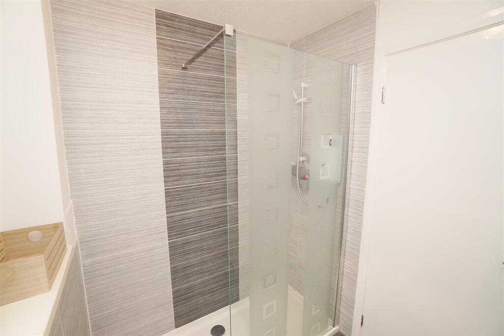 bathroom1.jpg