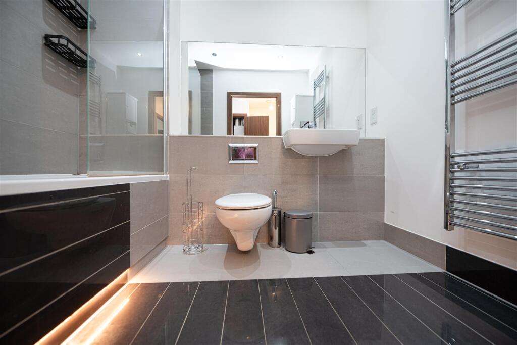 Bathroom. .jpg