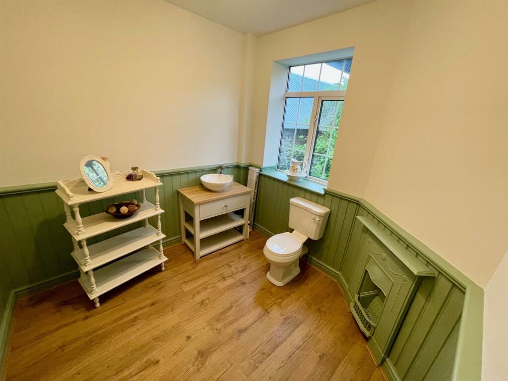 cloakroom..jpg