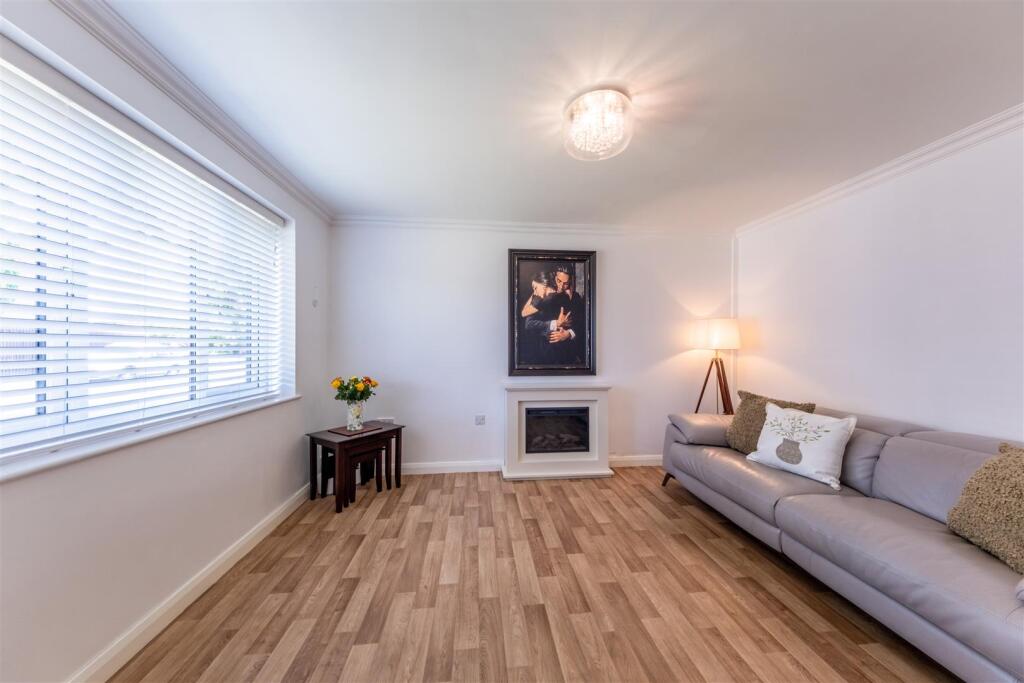 9 Simmonds Close-008.JPG