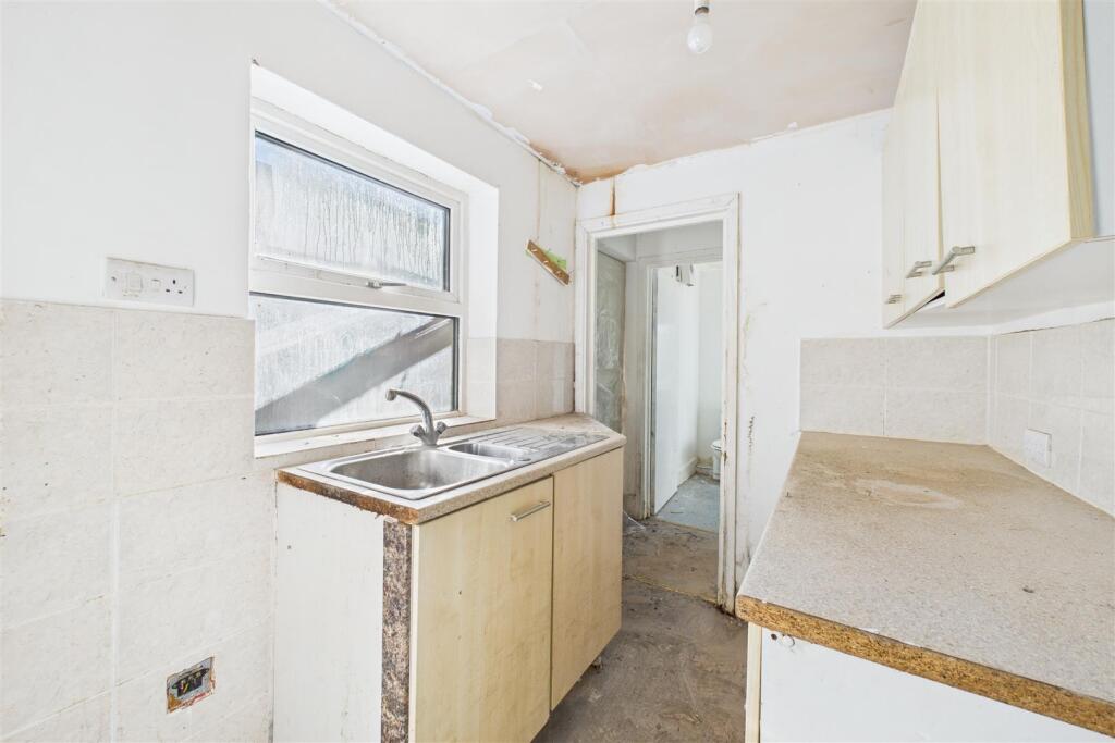 GFF, 36, Seymour Road Easton, Bristol, BS5 0UN | L