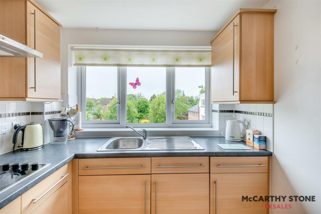 8599174-interior07.JPG