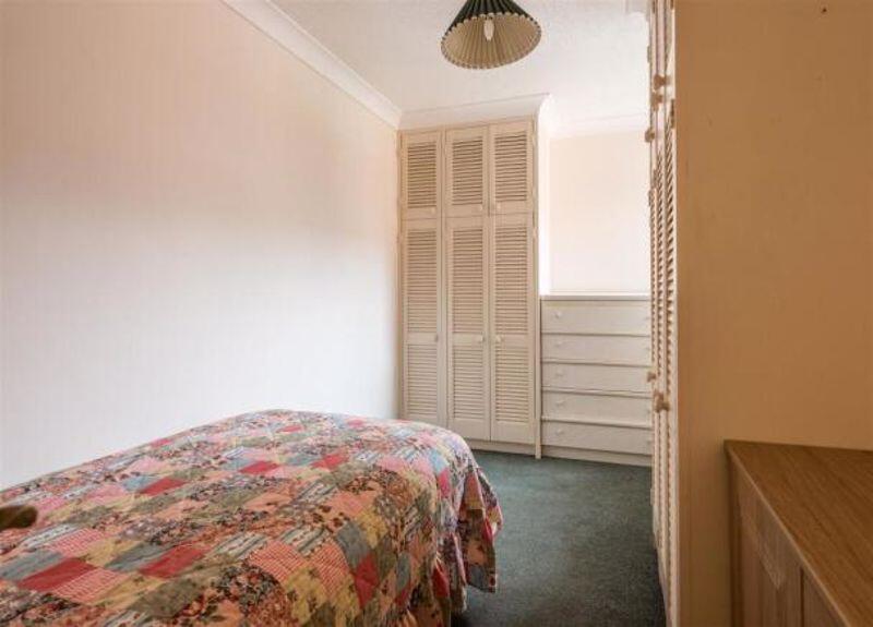 Bedroom/ office