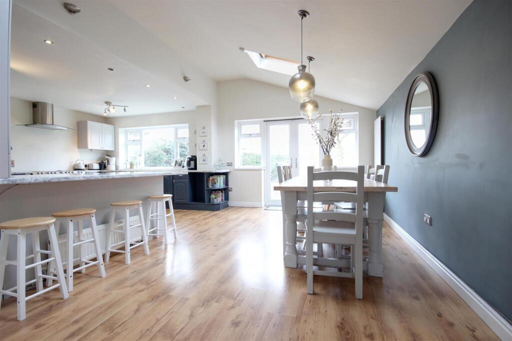 COMBINED KITCHEN &amp; DAY ROOM