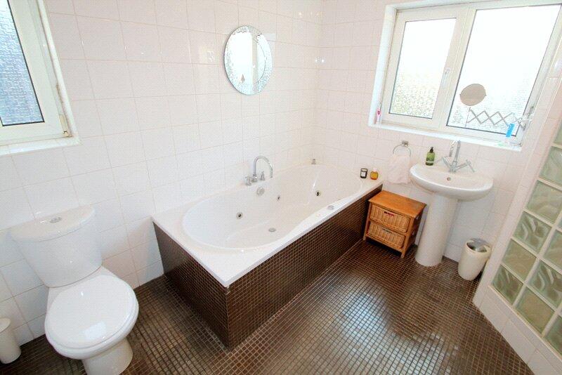 Bathroom/Wc