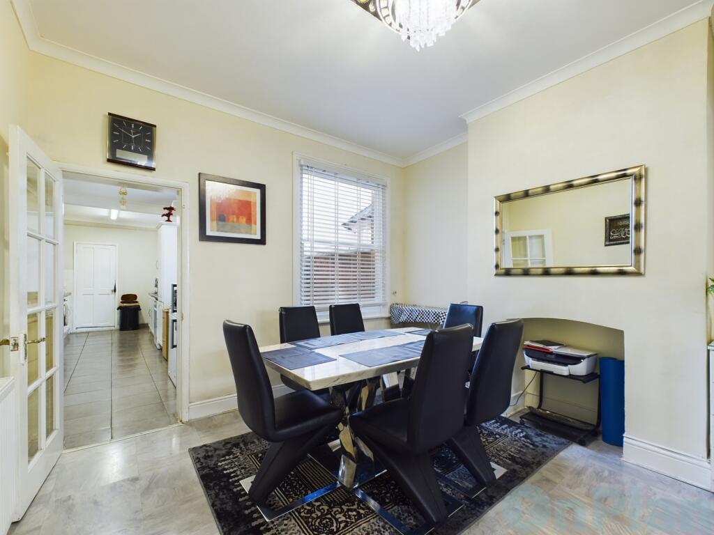 CAM04024G0-PR0017-STILL018