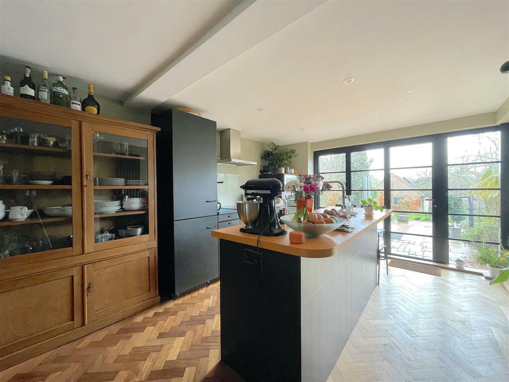 Kitchen:Dining Room (7).jpeg