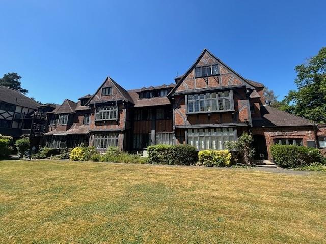 12 Tudor Hall gardens 2.jpg
