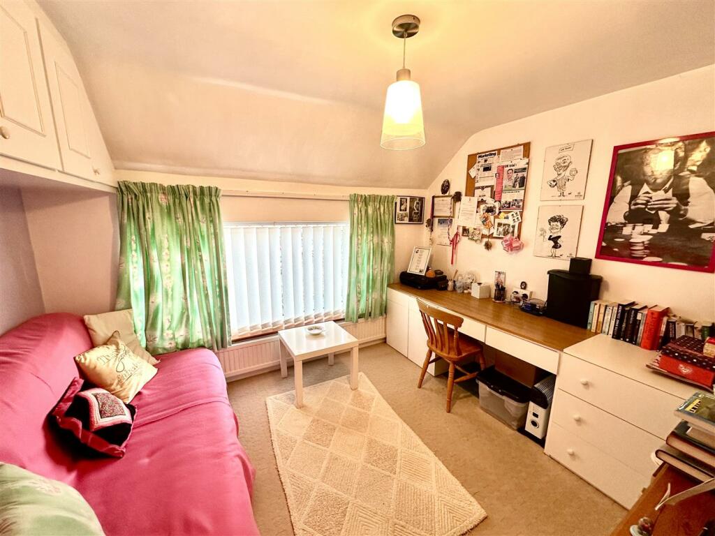 BEDROOM 2
