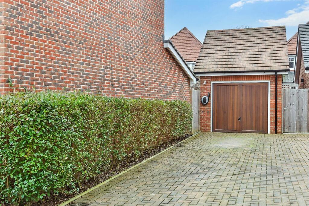 Driveway/Parking