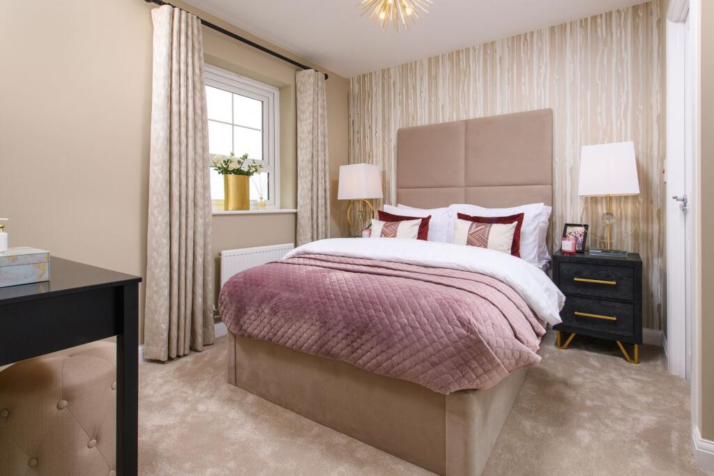 Luxurious main bedroom