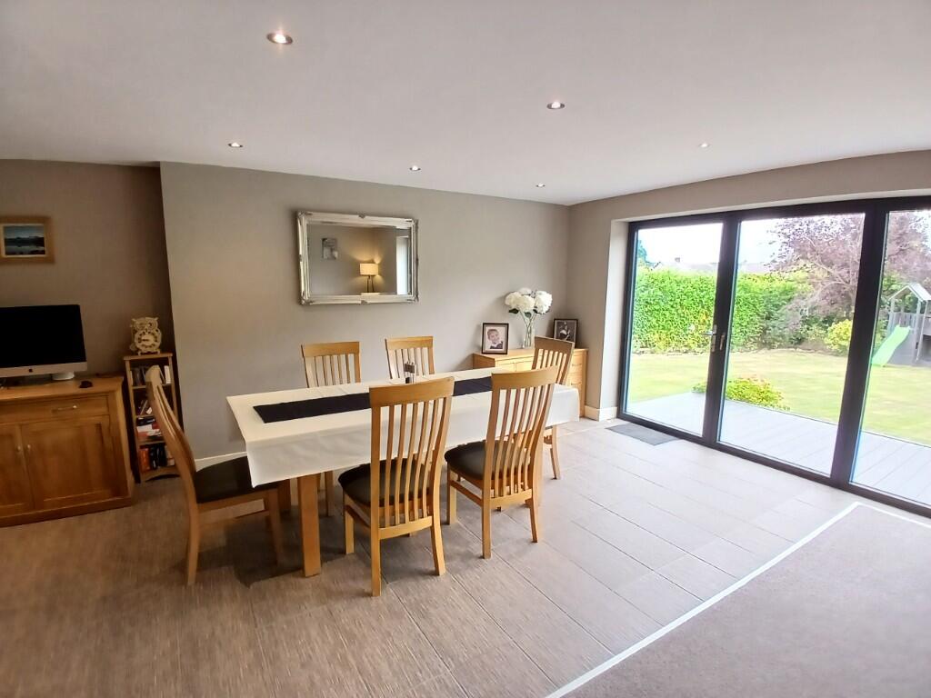 DINING ROOM/LOUNGE