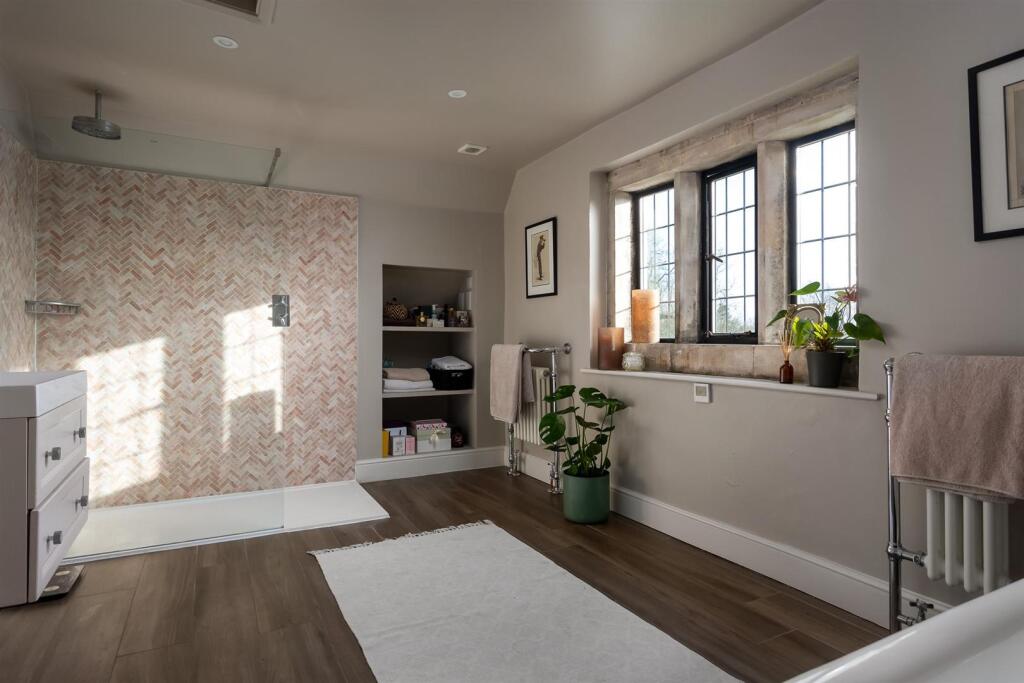 57 - Dowmans Farmhouse - GL53 9QY - Web.jpg