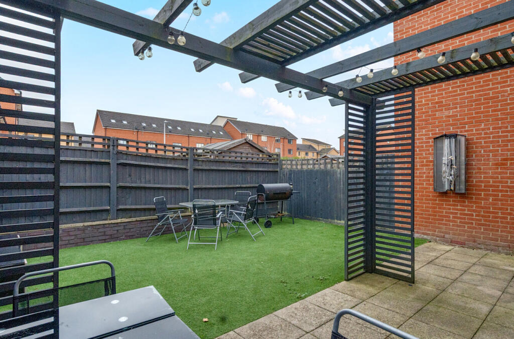 1375708-4-690b8e0...