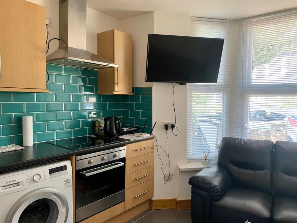 Flat 1 Lounge.jpg