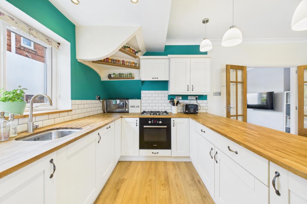 CAM03162G0-PR0327-STILL003