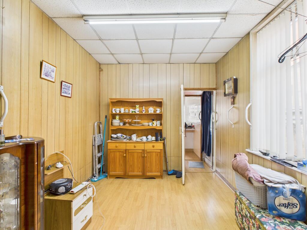 CAM04825G0-PR0128-STILL004