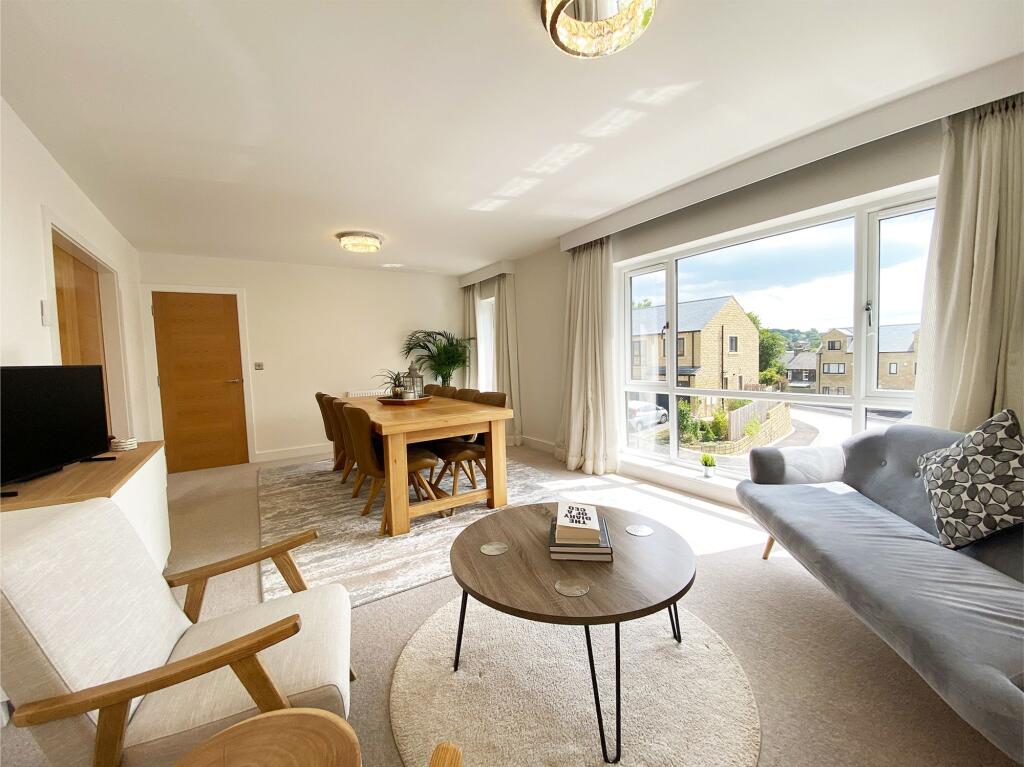 LIVING / DINING ROOM