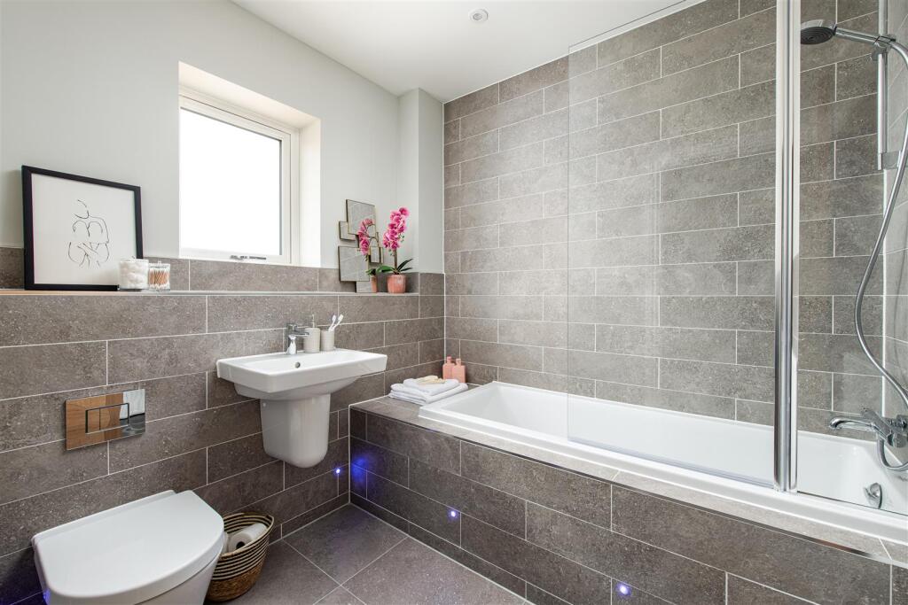 Bathroom_1.jpg