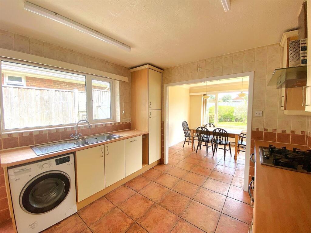 4 Frant Ave - Kitchen1.jpg