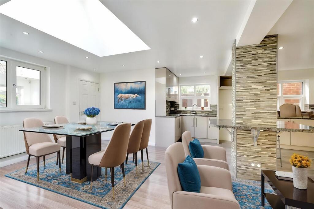 iP-F8sgJp0GnqfSvm8FQjg - Dining Room - Standard - 