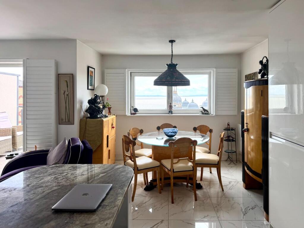 Open Plan Living/Dining/Kitchen