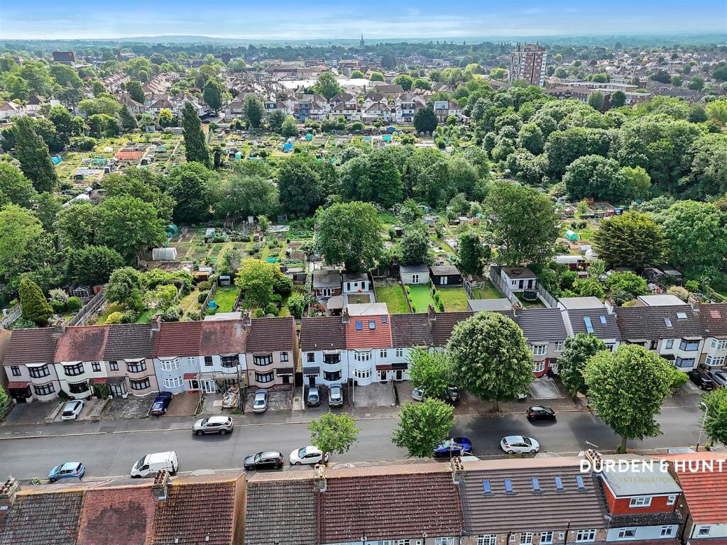 Lyndhurst Drive