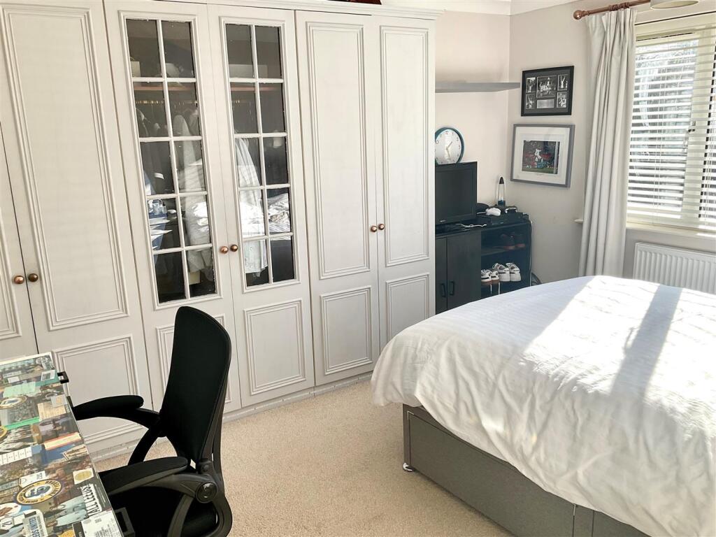 Bedroom 2 pic1 (2).jpg