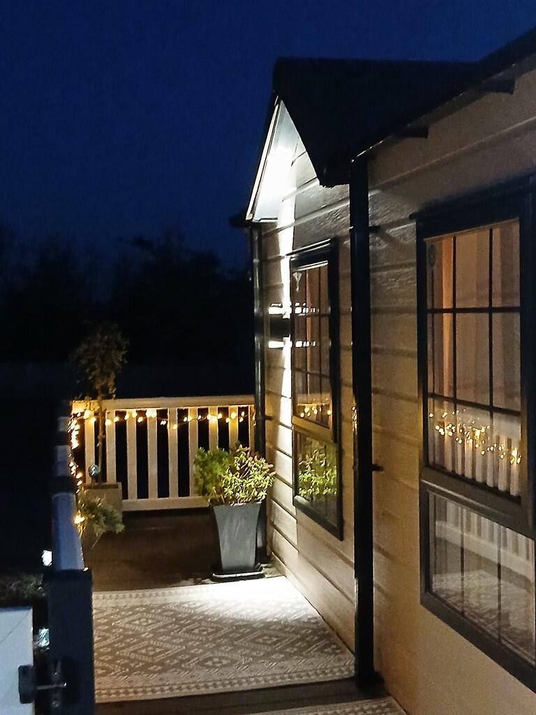 Vendors Front dec...