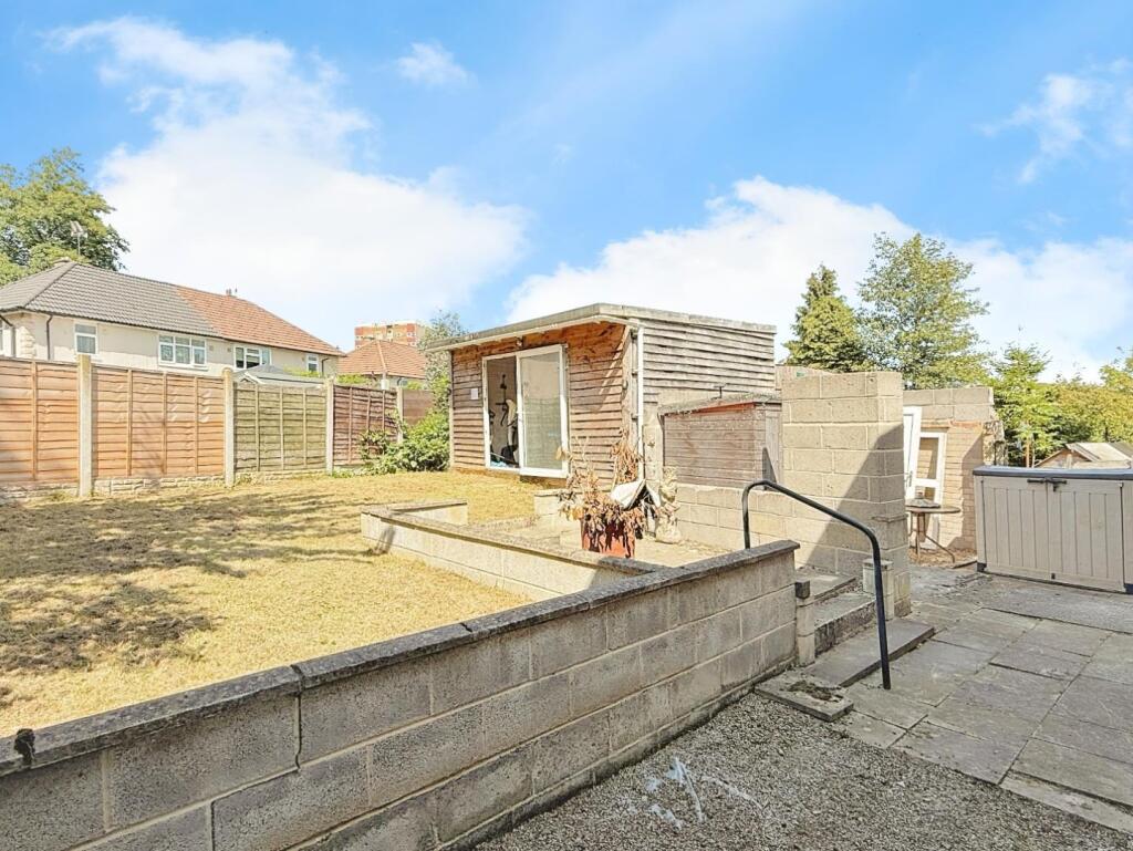 GARDEN &amp; OUTBUILDING