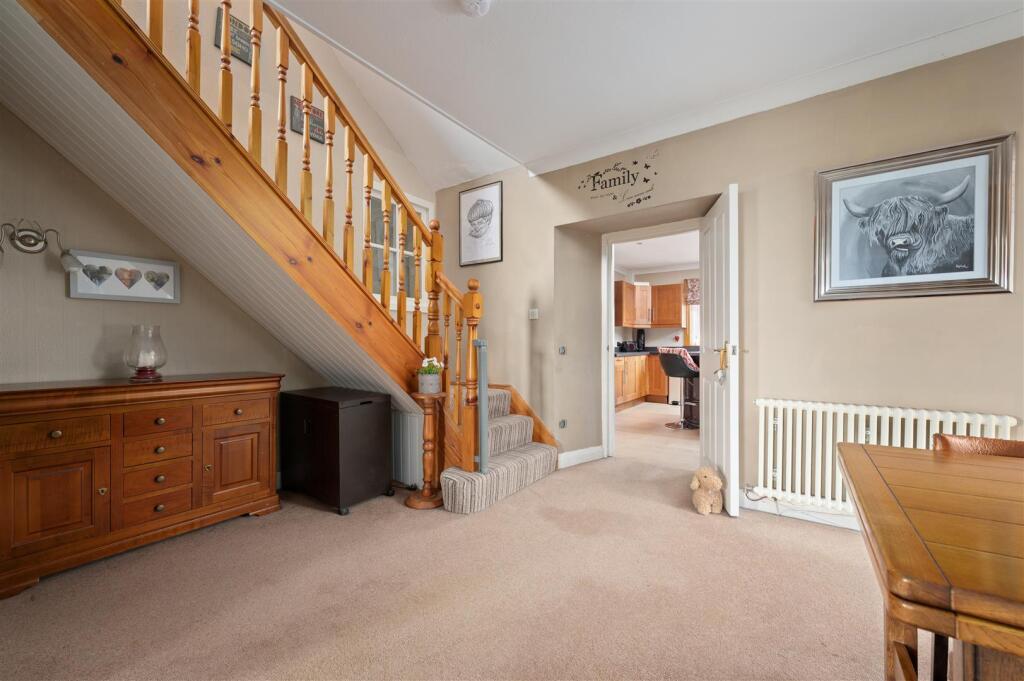 4 Preston Crescent 017.JPG