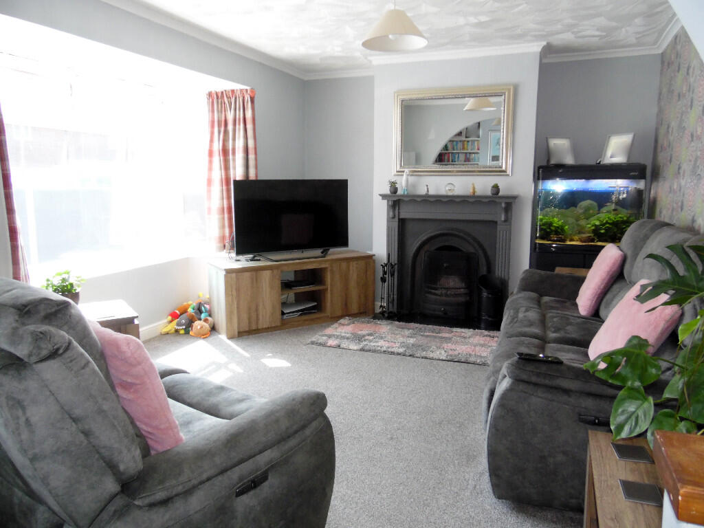 LOUNGE &amp; DINING ROOM