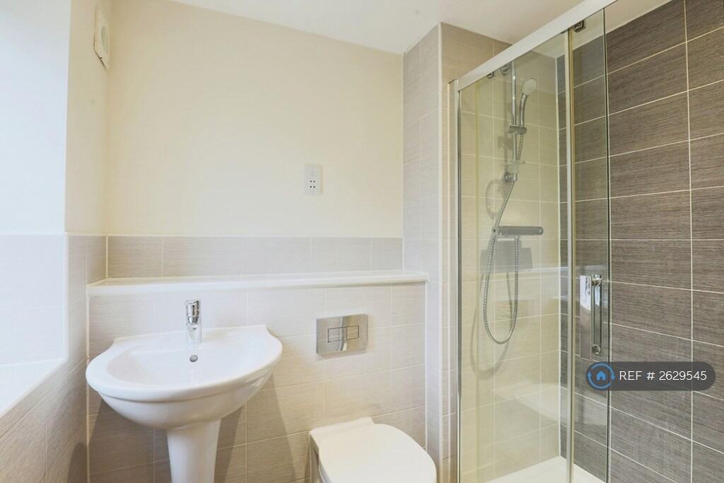 Master Bedroom En-Suite 