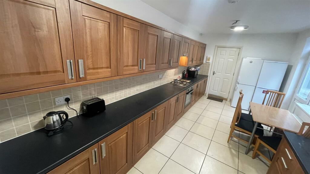 41 Heathcote Street Kitchen.1.2.jpg