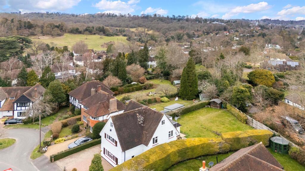 STAGBURY CLOSE, 9 DRONE  (6).jpg