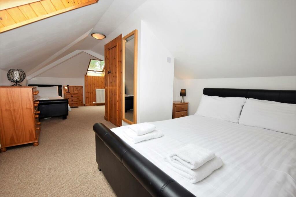 BEDROOM 10