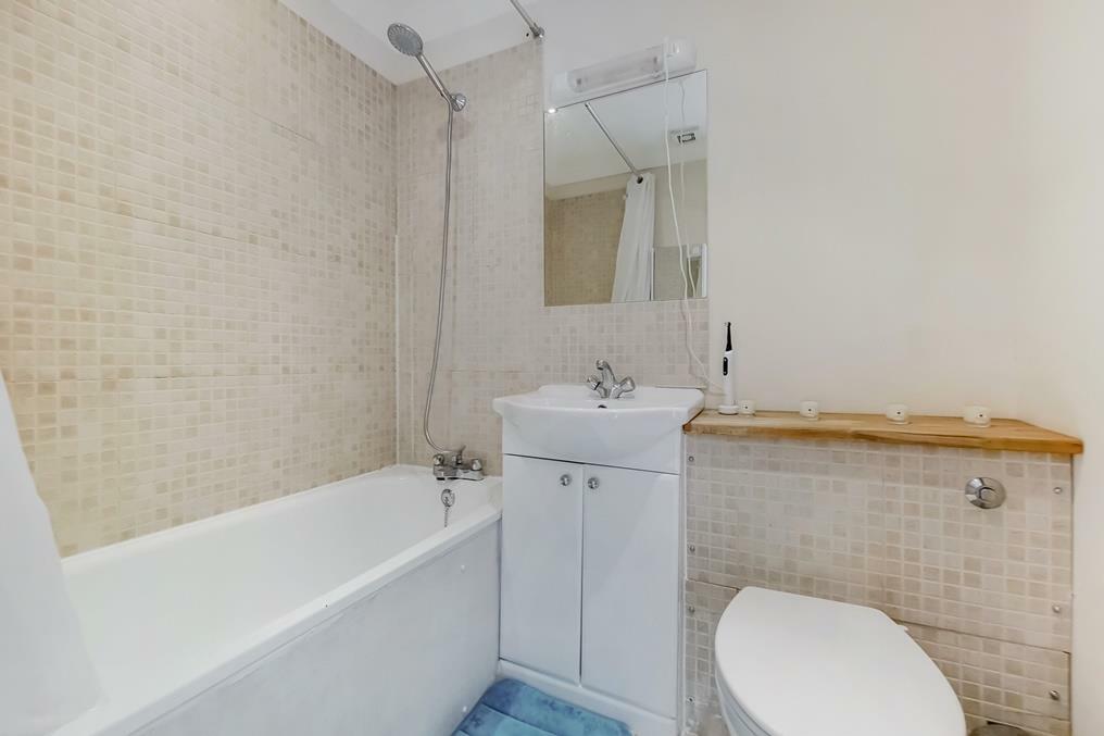 9_Bathroom-0.jpg