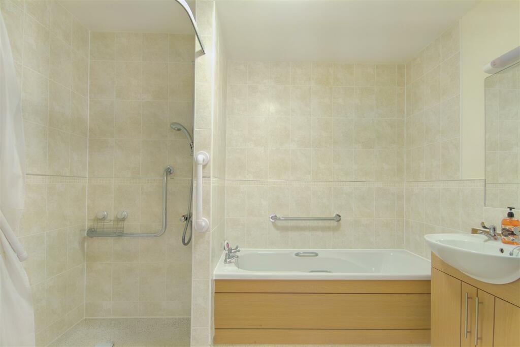 Wet room.JPG