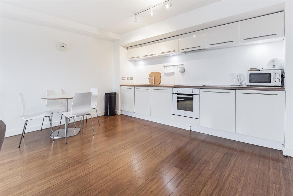 eEPRMHBtKUCEi0TO1MIomw (1).jpg