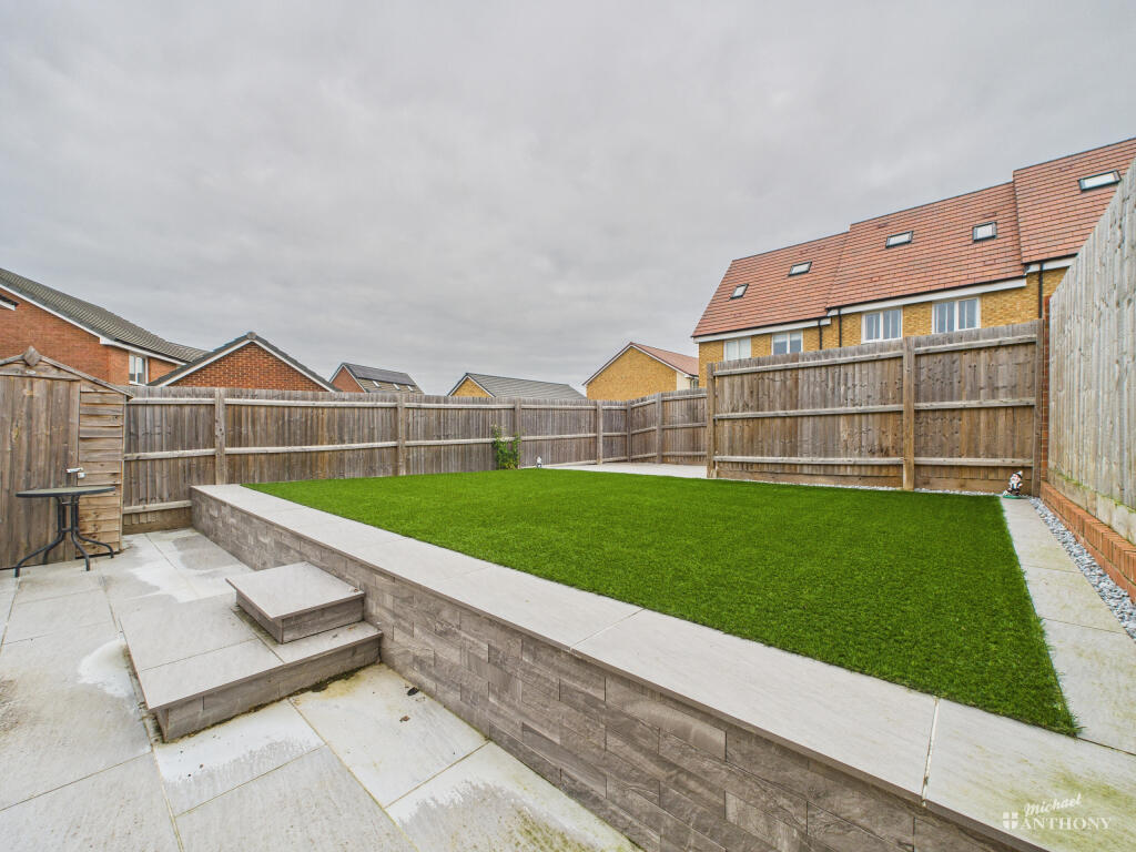 CAM02773G0-PR0369-STILL024