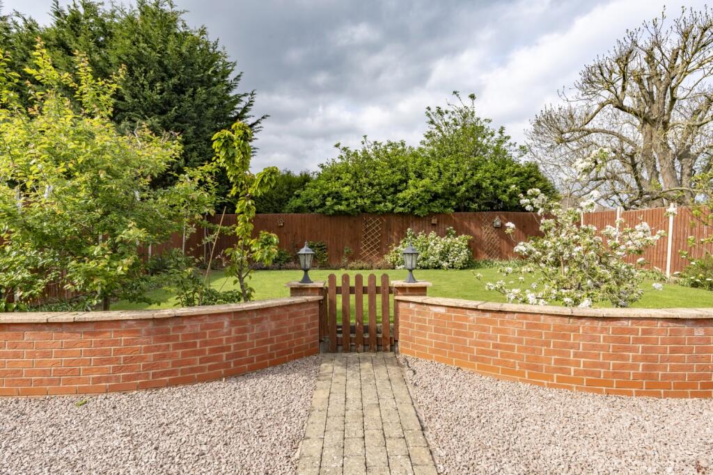 16 Juno Way, EweMove Peterborough West, Garden 2