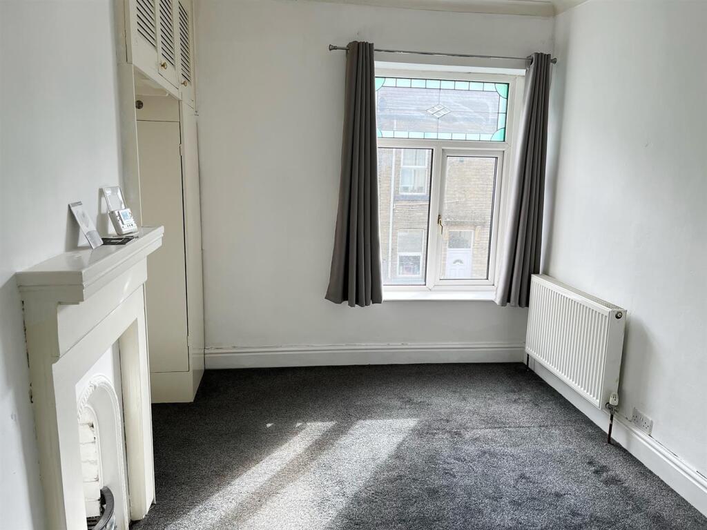 Bedroom_1.jpg
