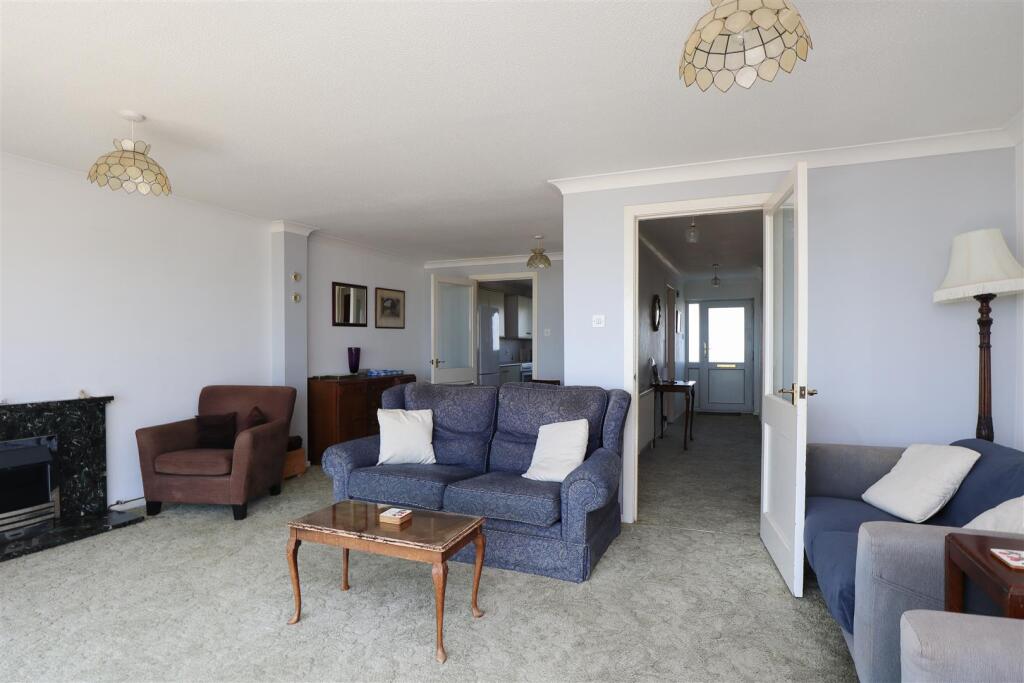 Living room / dining area