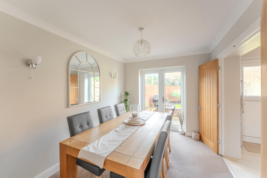 3 Hudson Close  (7 of 18)